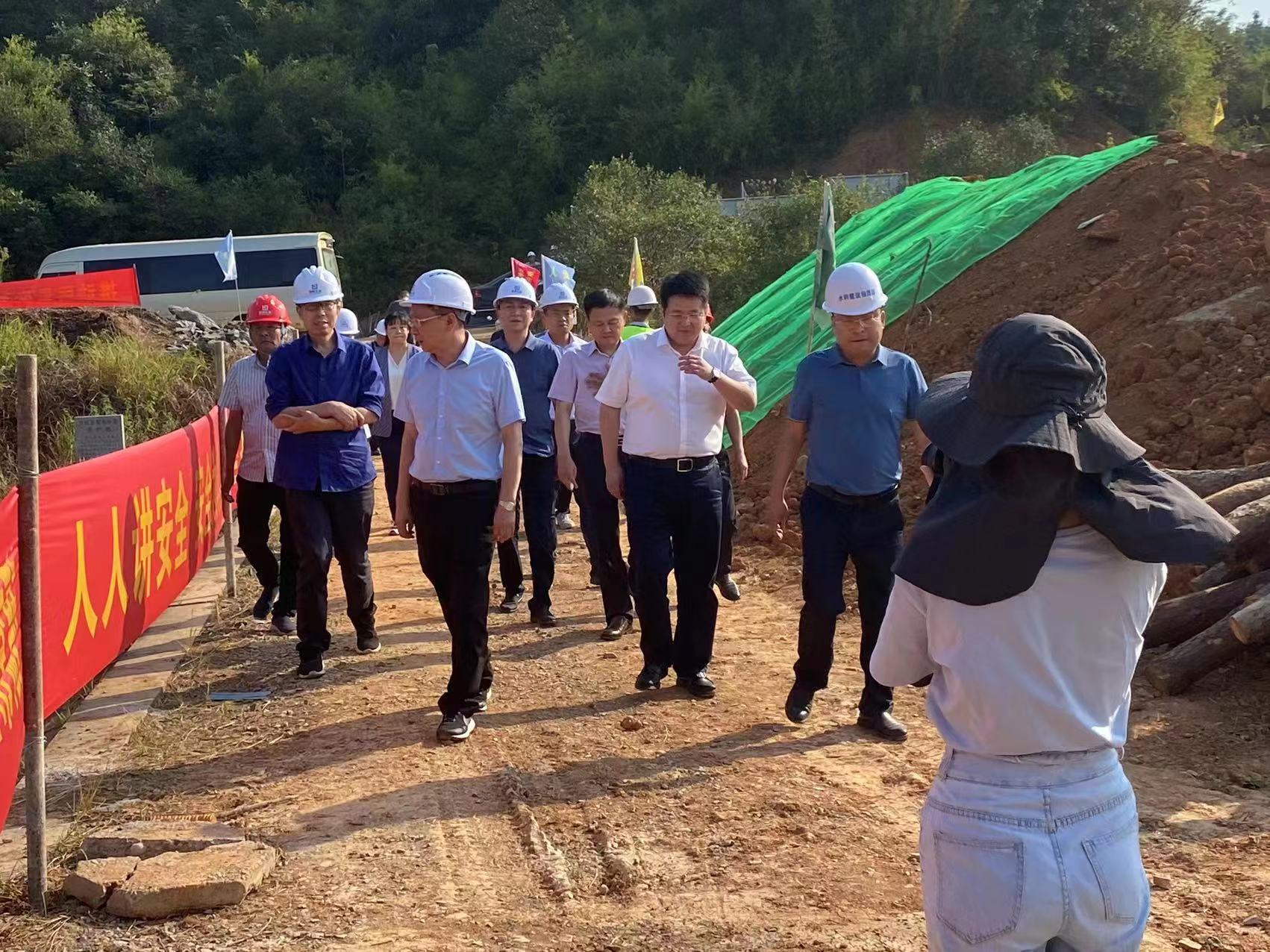 市领导来我公司施工现场考察调研水利工程建设情况(图3) 微信图片_202210141515582.jpg