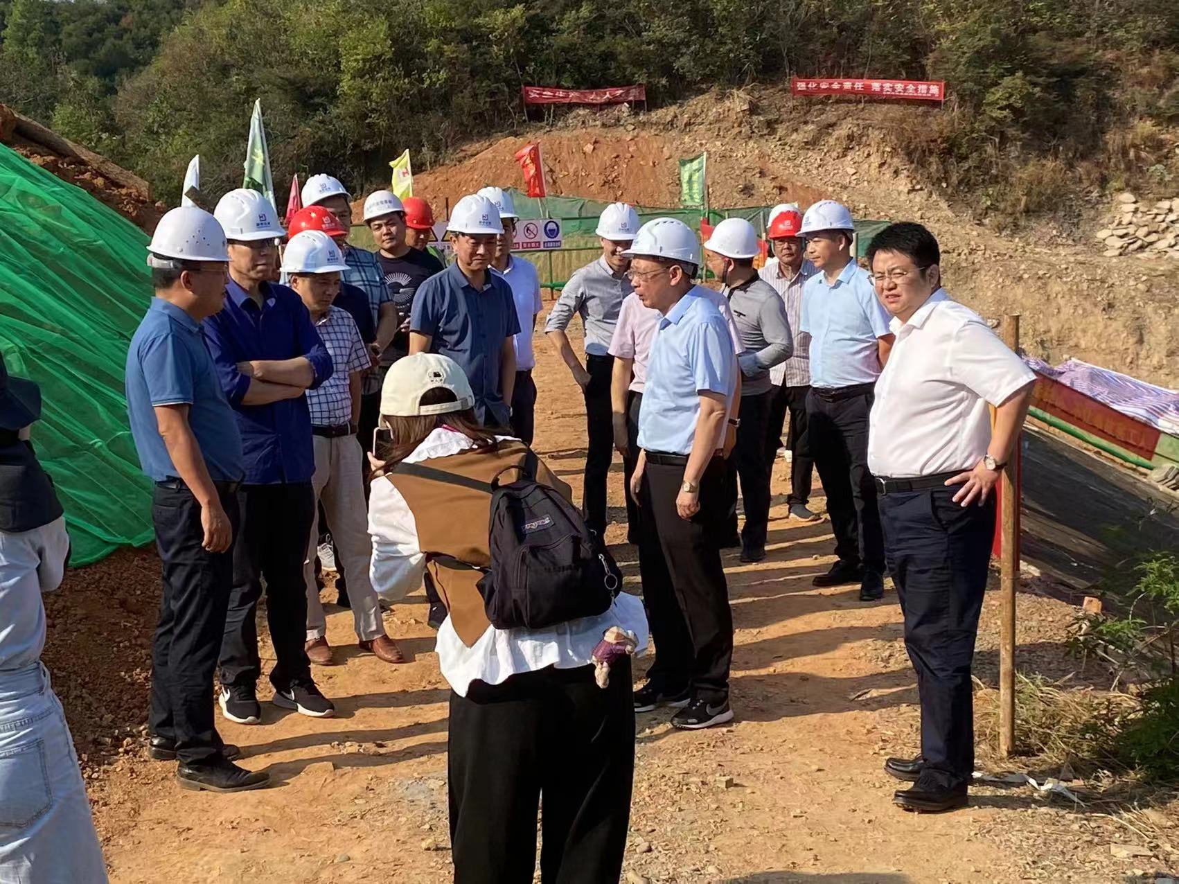 市领导来我公司施工现场考察调研水利工程建设情况(图4) 微信图片_202210141515583.jpg